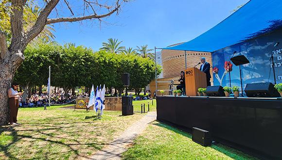 פרופ' אריאל פורת נושא דברים בעצרת יום הזיכרון לחללי מערכות ישראל ופעולות האיבה באוניברסיטת תל אביב 2025